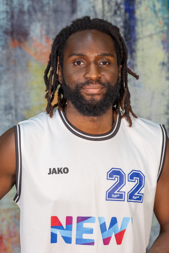 22 Moses Kazembola